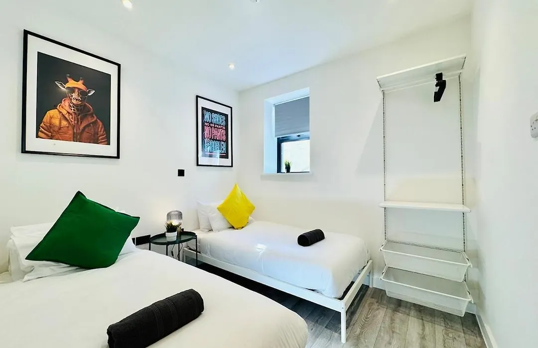 Central Bournemouth - 2-Bedroom - 4 Guests - Prime Spot-1